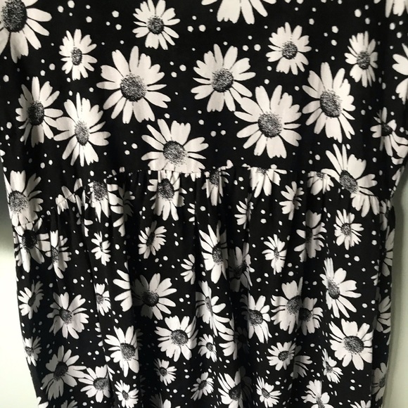 Monteau Empire Waist Top Black & White Daisy SML - Picture 4 of 7